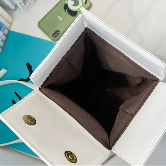 🔥FASHIONABLE CHINESE TAKE OUT PURSES🔥 - Picture 3 of 14